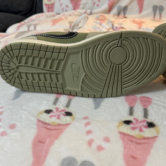 Nike Men's Olive and Tan Sneakers - Picture 5 of 8